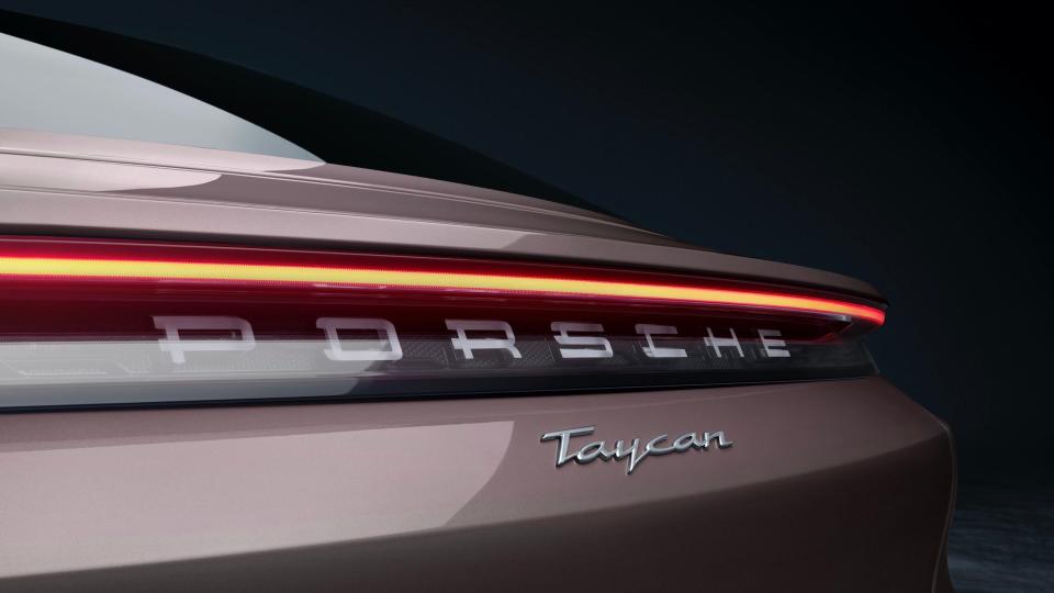 2021 Porsche Taycan._1