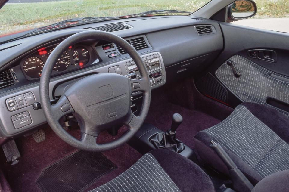 <p>Along with nicely supportive front seats, the 1992 Honda Civic Si hatchback's standard equipment included a driver's side airbag, power mirrors and a sunroof, cruise control, and an especially intricate fold-out cupholder. </p>