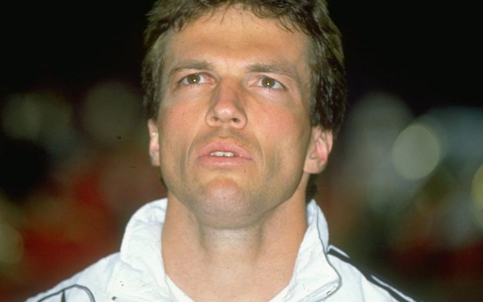 Es war seine WM, der Höhepunkt seiner Karriere. Lothar Matthäus zog die Fäden im Mittelfeld, schoss vier Tore und wurde Europas Fußballer des Jahres. In dieser Zeit spielte der gebürtige Franke für Inter Mailand, im Jahr zuvor wurde er italienischer Meister. 1992 kehrte er zum FC Bayern zurück, für den er bereits von 1984 bis 1988 gespielt hatte. Im Jahr 2000 ließ er seine Karriere in den USA ausklingen.