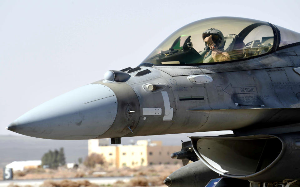 An Emirati pilot in his F-16 at an air base in Jordan, February 2015. (Photo: WAM/AP)