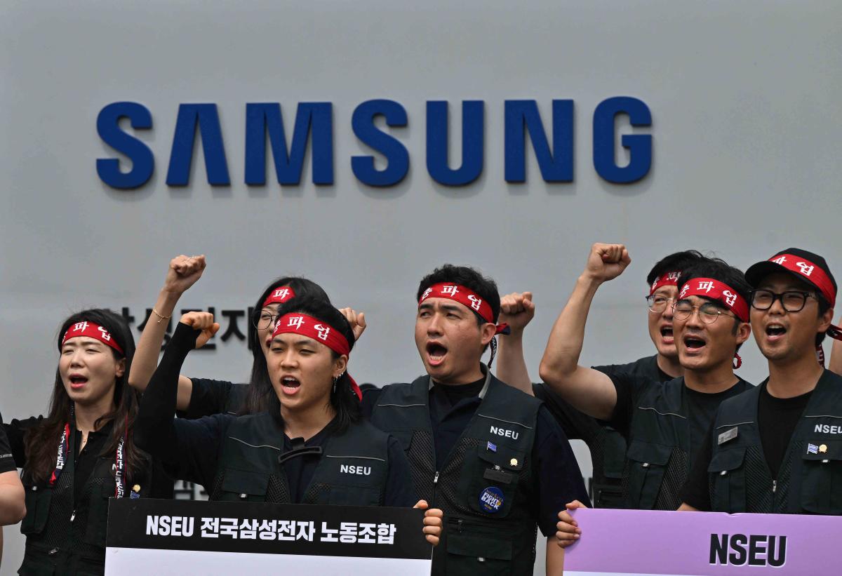 Samsung workers extend strike “indefinitely”