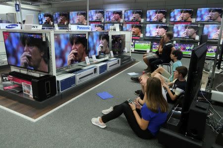 Pupils watch the World Cup soccer match between South Korea and Germany as German coach Joachim Loew appears reacting on TV screens after his team received the first goal by South Korea in a consumer electronic store in Bad Honnef near Bonn, Germany June 27, 2018. REUTERS/Wolfgang Rattay