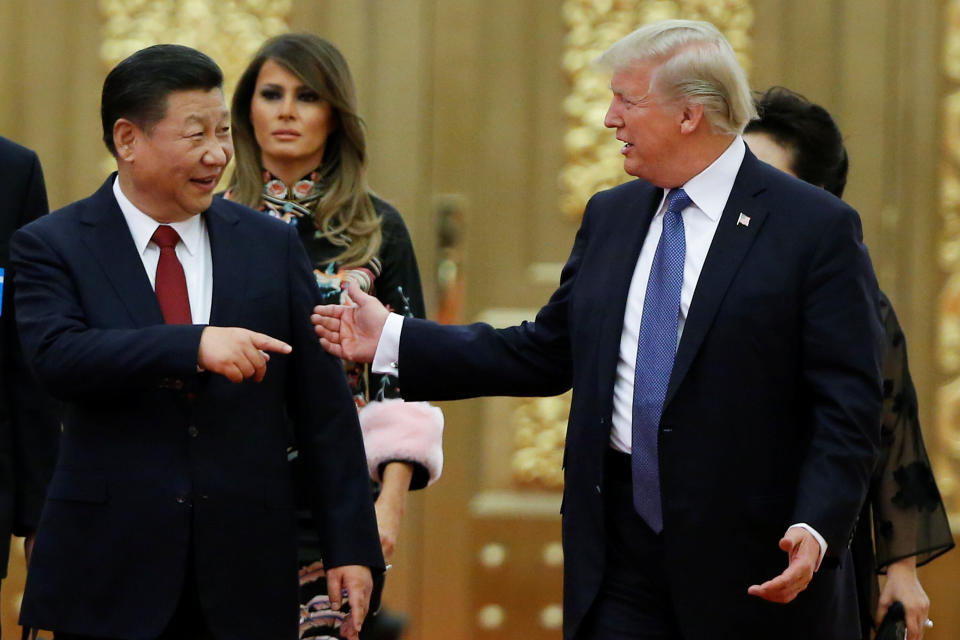  El presidente de los Estados Unidos, Donald Trump, y el presidente de China, Xi Jinping, llegan a una cena de estado en el Gran Palacio del Pueblo en Beijing, China, el 9 de noviembre de 2017. REUTERS / Thomas Peter