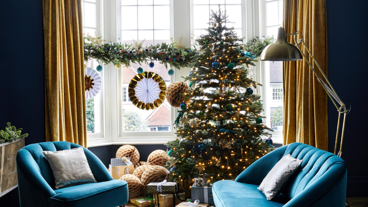  Christmas living room with blue velvet sofas. 