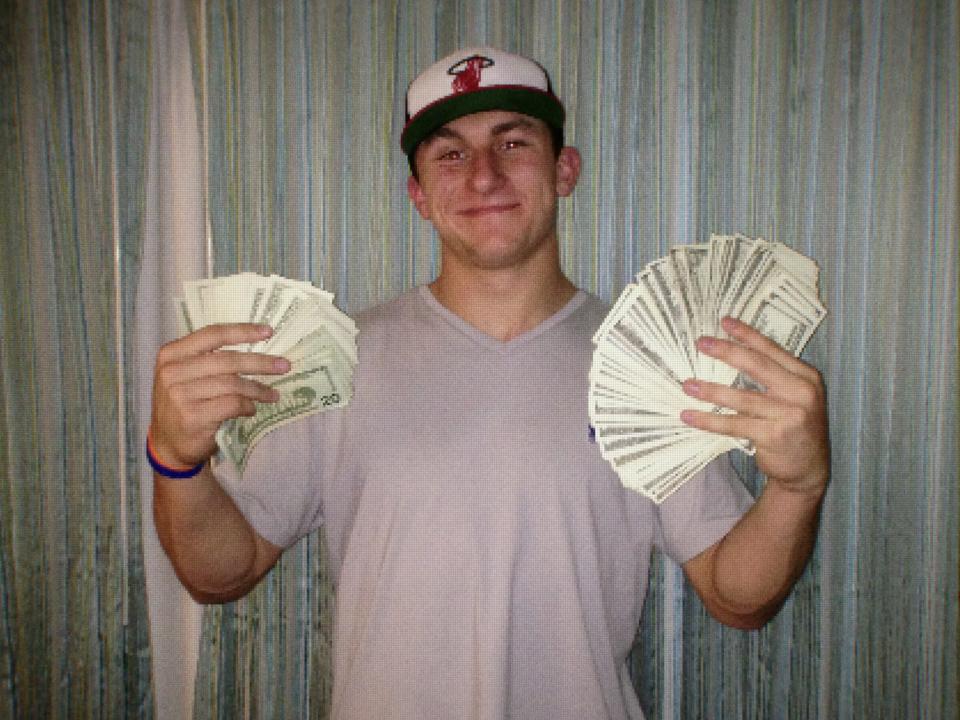 Johnny Manziel poses with cash in both hands.