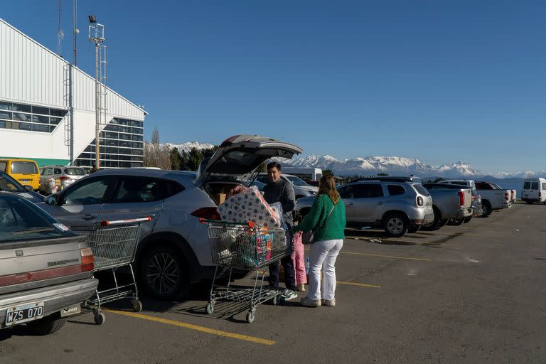 Los turistas chilenos dicen que pagan los productos hasta tres veces menos que en su país