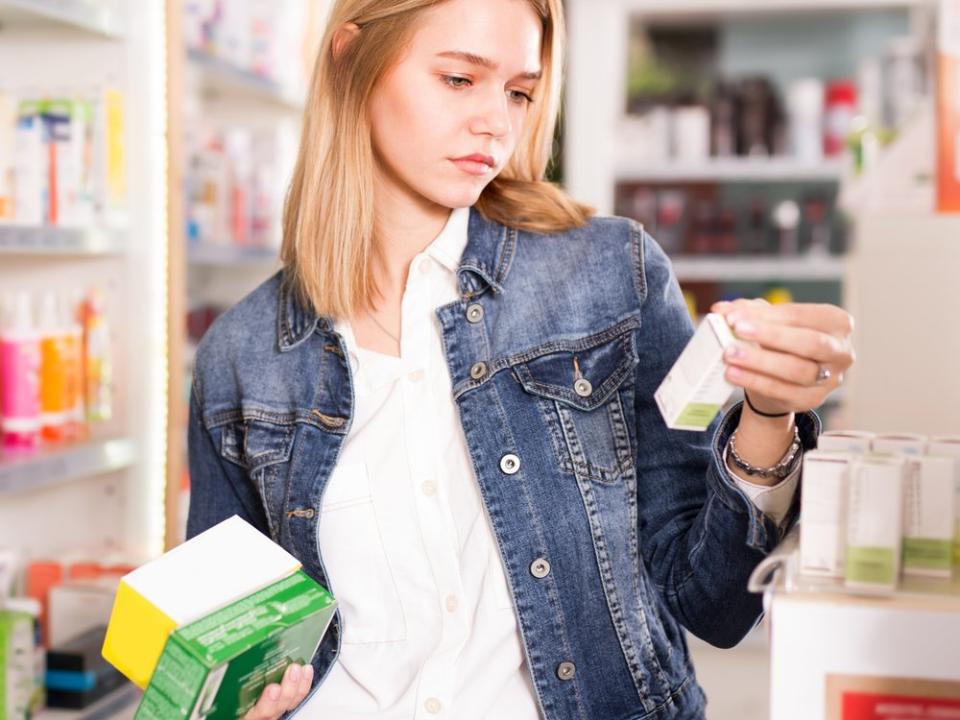 Viele Menschen glauben nach wie vor, Nahrungsergänzungsmittel ersetzen eine ausgewogene und gesunde Ernährung - Irrtum! (Bild: BearFotos/Shutterstock.com)