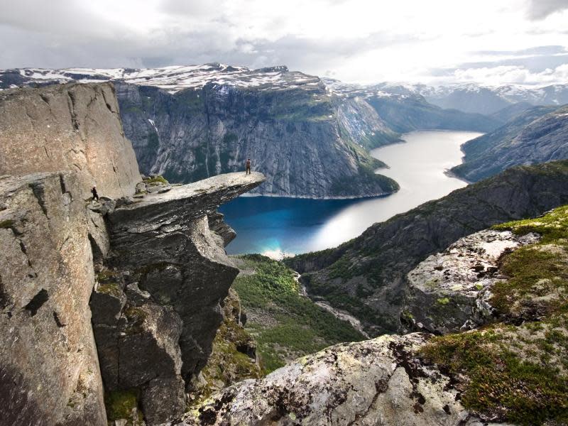 Zehn Stunden muss man wandern, bis man endlich dort ankommt: Die Trolltunga erfordert Fitness und Ausdauer. Foto: fjordnorway.com/ Terje Nesthus