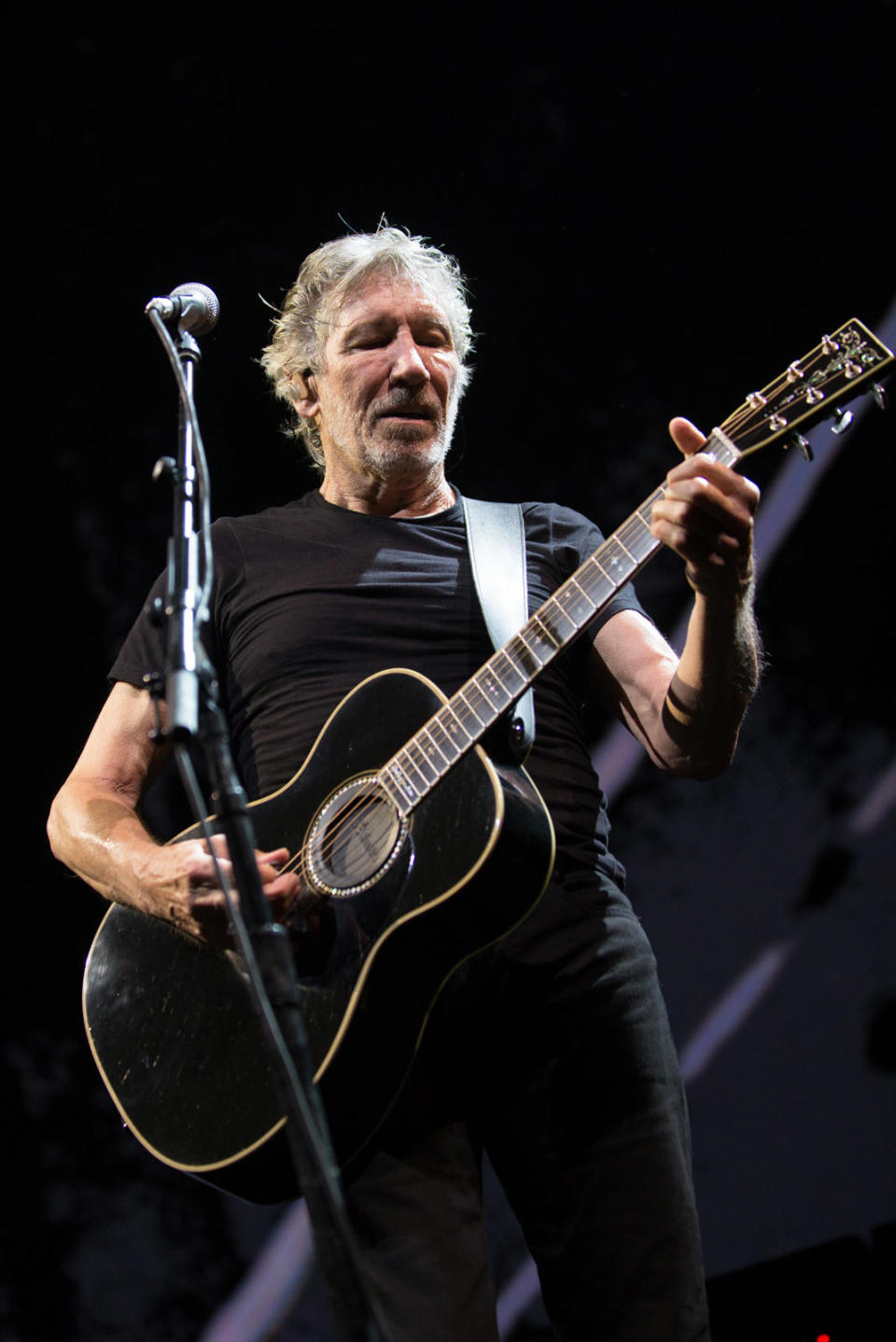 <p>Der Pink-Floyd-Musiker müsste längst nicht mehr auf der Bühne stehen, denn mit einem Vermögen von rund 200 Millionen Euro hat er ausgesorgt. Den zwölften Platz teilt er sich mit… </p>