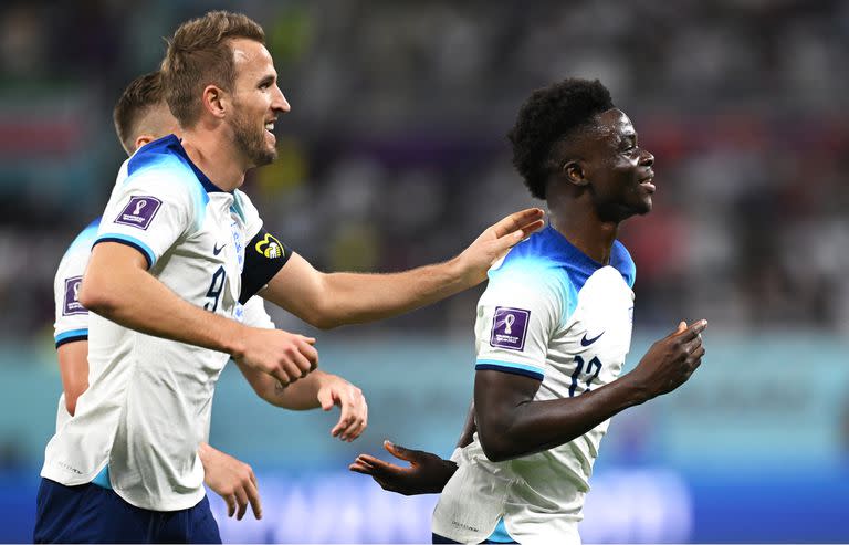 La celebración de Harry Kane y Bukayo Saka en la goleada 6-2 de Inglaterra ante Irán, en la apertura del Grupo B de Qatar 2022