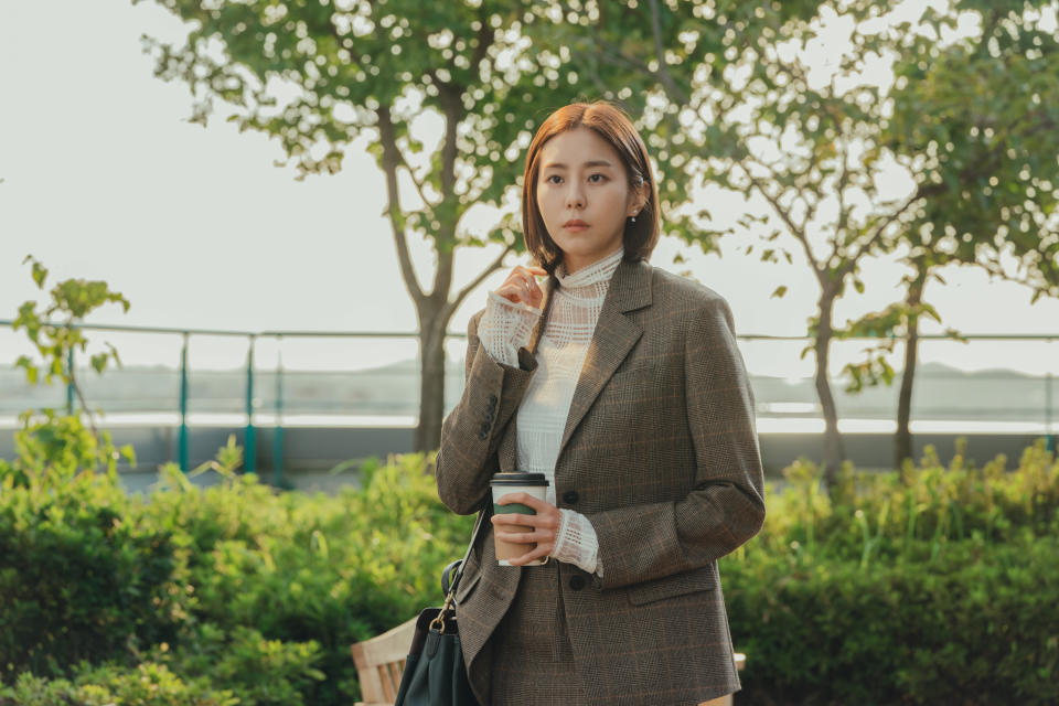 Uee as Jang Se-jin in Ghost Doctor. (Photo: Viu)