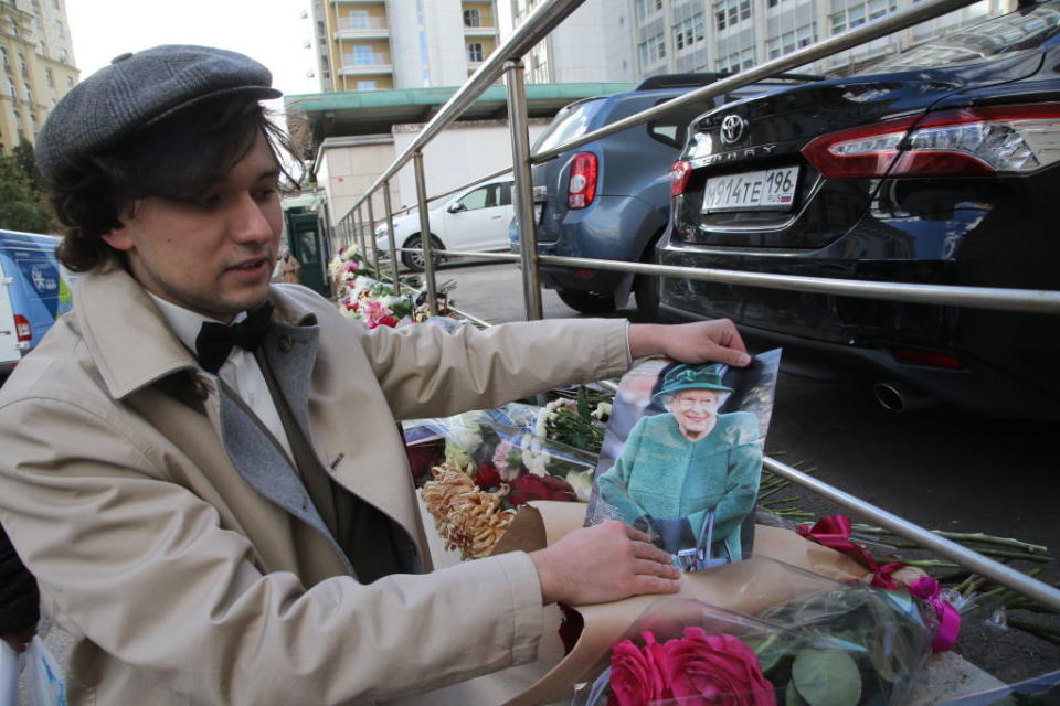 A mourner holds a portrait of Queen Elizabeth II near the wall of the Embassy of the United Kingdom at Lugansk People's Republic Square, September 9, 2022, in Moscow, Russia. Russian President Vladimir Putin has no plans to fly to Elizabeth II's funeral, a Kremlin spokesman said<span class="copyright">Contributor/Getty Images</span>