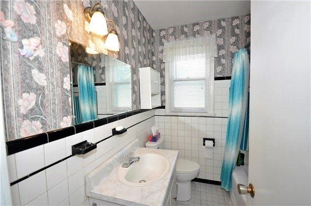 <p><span>81 Charleston Rd., Toronto, Ont.<br></span>There is one bathroom on the main level, and another in the basement.<br> (Photo: Zoocasa) </p>