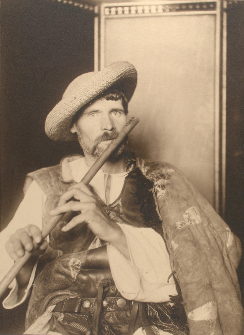 <p>Romanian piper. (Photograph by Augustus Sherman/New York Public Library) </p>