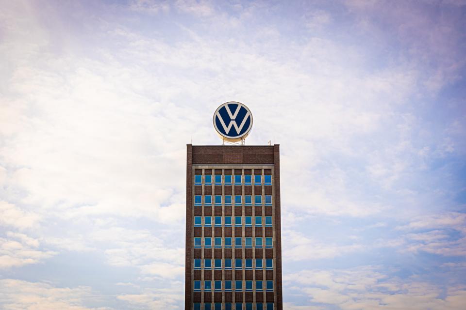 Ein Gebäude des Auto-Herstellers Volkswagen. - Copyright: picture alliance/dpa | Moritz Frankenberg