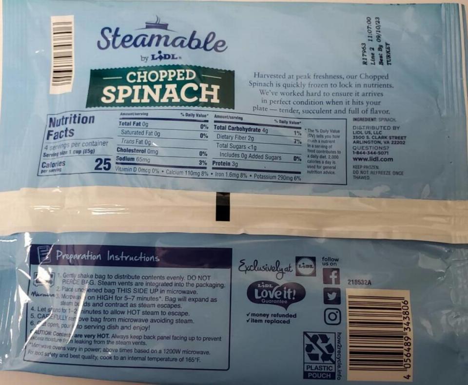 The back of the Lidl Frozen Chopped Spinach with the lot numbers and expiration dates.