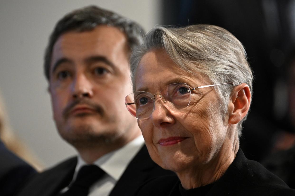 Elisabeth Borne a demandé à Gérald Darmanin de relancer les concertations en vue d’une présentation du projet de loi immigration dès cet été, après moult revirements. 