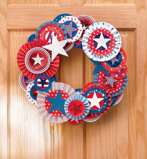 Memorial Day crafts: Pretty paper wreath