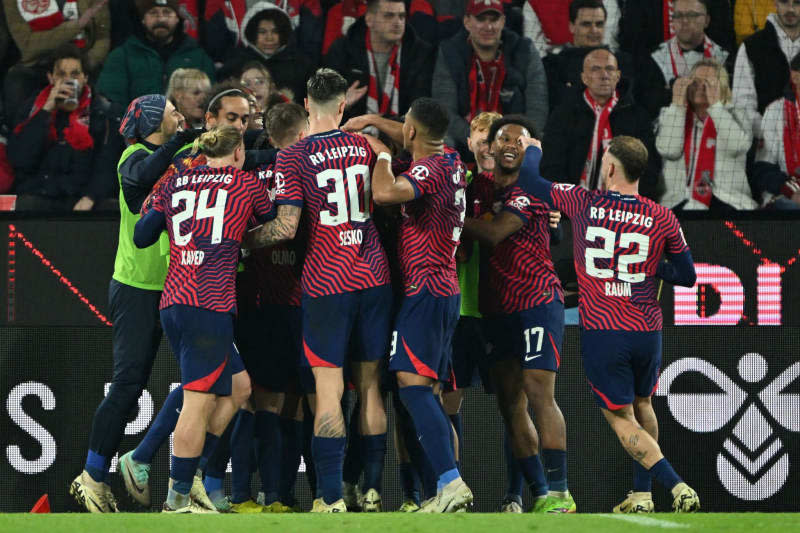 Leipzig players celebrate their side's fourth goal during the German Bundesliga soccer match between 1. FC Cologne and RB Leipzig at RheinEnergieStadion. Federico Gambarini/dpa