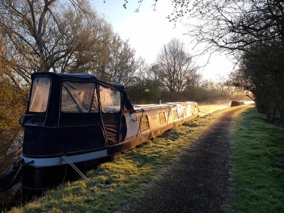 Blaauws Narrowboat angedockt am Englischen Kanal. - Copyright: Marius Blaauw