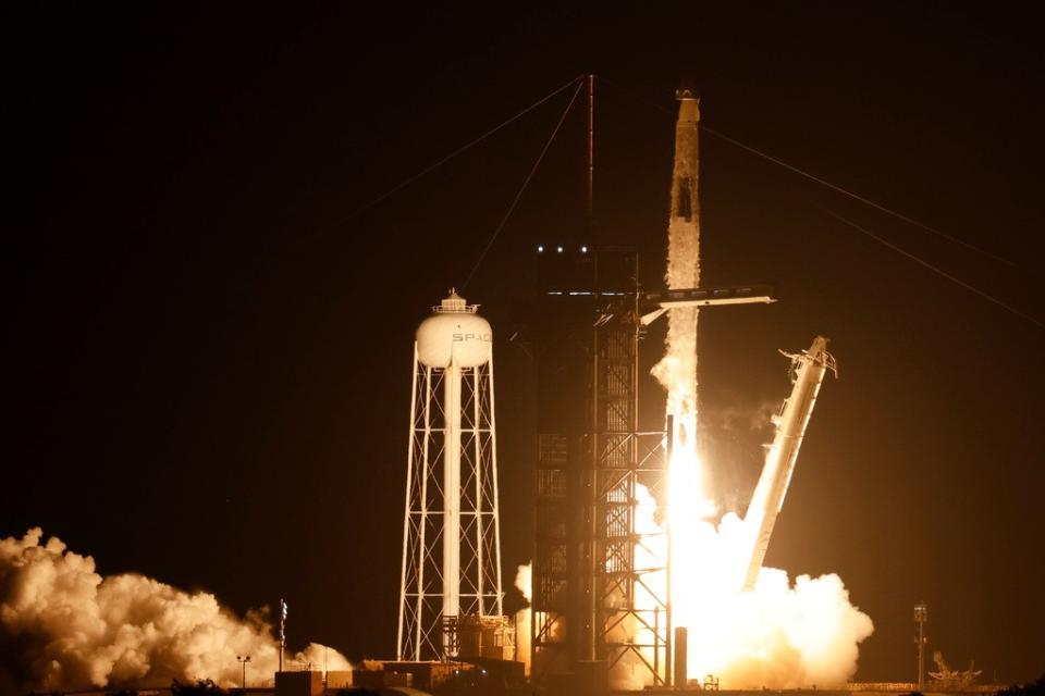 SpaceX的「乘龍」太空船26日發射，載運4名太空人前往國際太空站。美聯社
