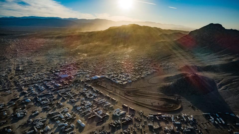 The second half of the annual King of the Hammers racing event returns to Johnson Valley with country singer and “American Idol” winner Chayce Beckham performing.