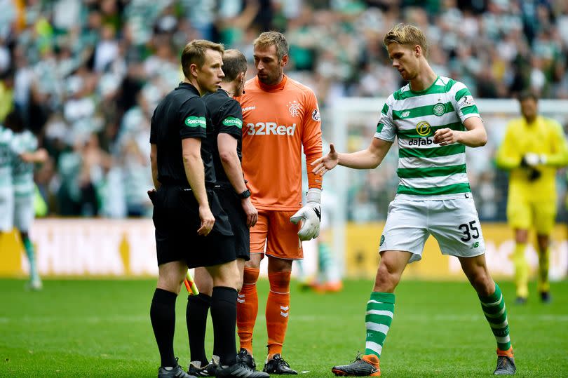 Rangers' Allan McGregor speaks to referee Willie Collum -Credit:SNS