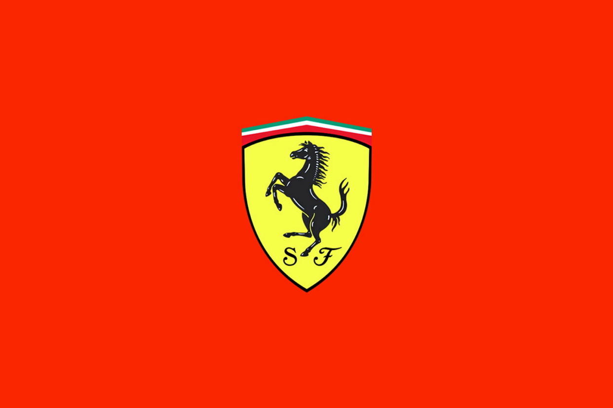 L'emblème représentant un cheval cabré adopté par Enzo Ferrari l'est en hommage à Francesco Baracca, un as de l'aviation italienne mort au combat lors de la première guerre mondiale.  - Credit:Ferrari