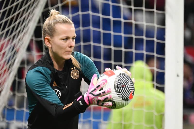 Germany goalkeeper Merle Frohms warms up prior to the start of the UEFA Women's Nations League A soccer match between France and Germany at Groupama Stadium. Sebastian Christoph Gollnow/dpa