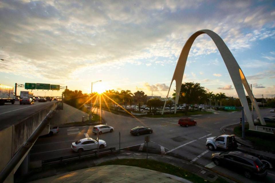 A sunny view of the Sunshine State Arch in 2020.