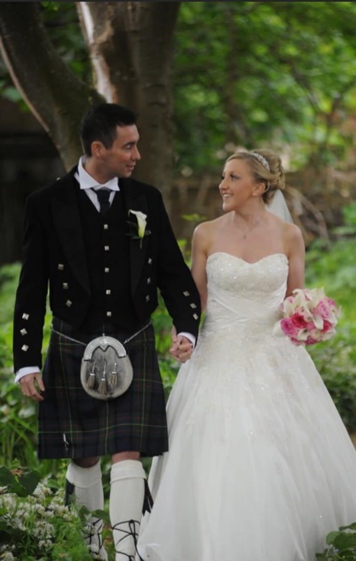 The happy couple on their wedding day (Shona Maclaren / SWNS)