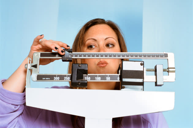 Mit der genauen Gewichtsangabe nehmen es viele Damen nicht so genau. (Bild: thinkstock)