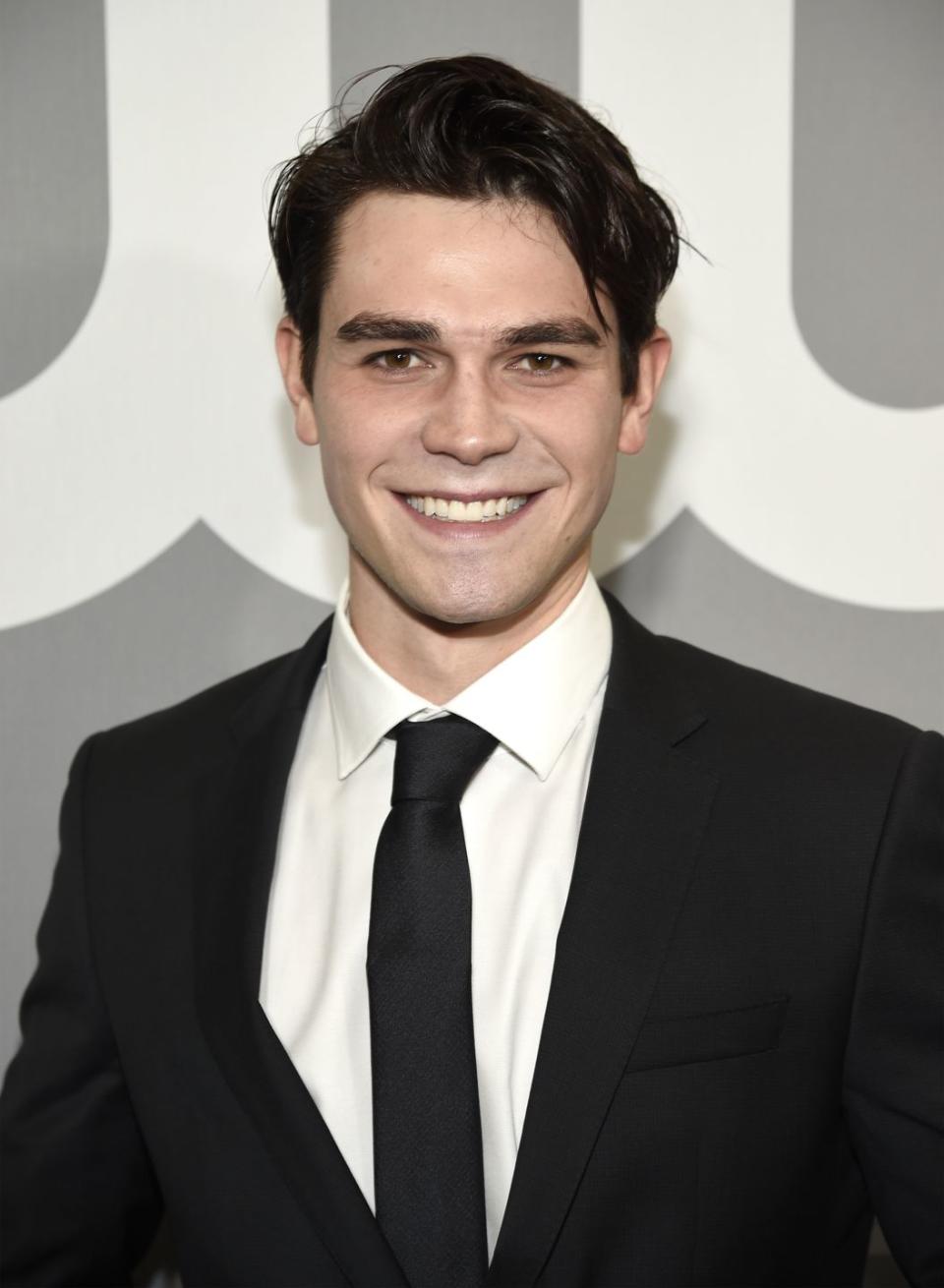 <p>The New Zealand-born actor also landed a leading role on <em>Riverdale </em>in 2017, but the show was Apa's big break (unlike Sprouse), so most viewers still don't realize he's a natural brunette.</p>