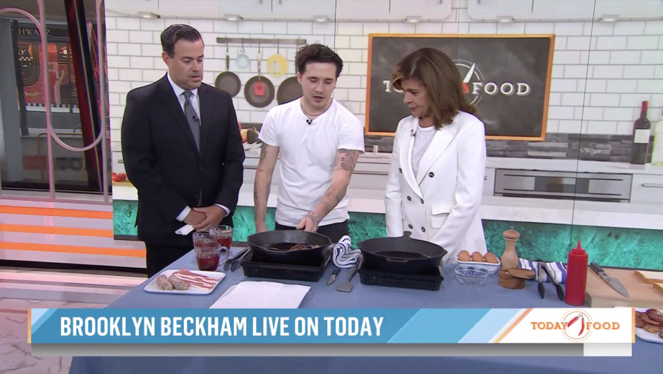 Brooklyn Beckham makes an English breakfast on Today program in USA. (©Today.com)