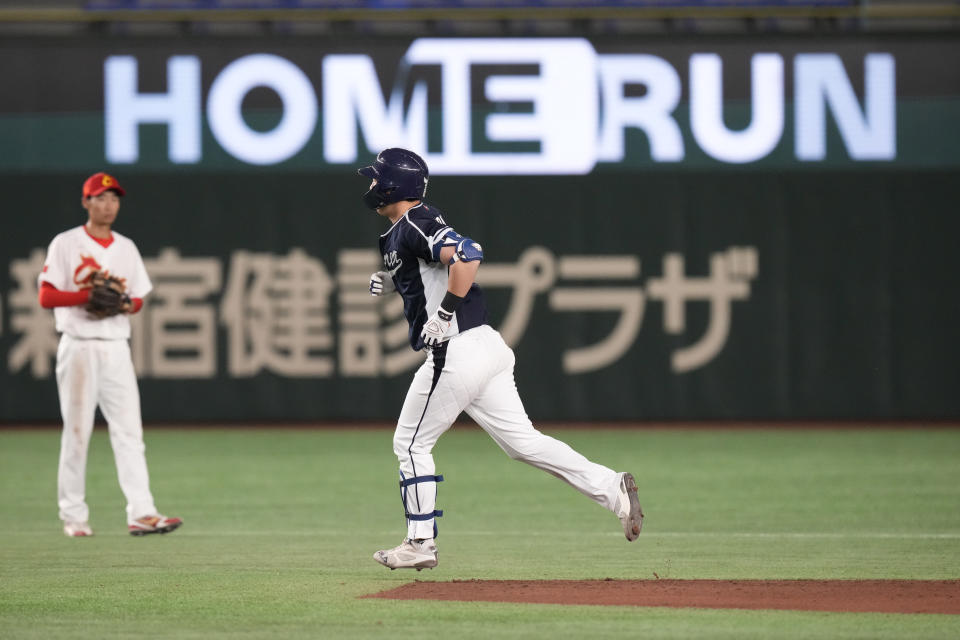 South Korea's Park Kun-woo runs after hitting a grand slam during the fourth inning of the first round Pool B game between the South Korea and China at the World Baseball Classic (WBC) at Tokyo Dome in Tokyo, Japan, Monday, March 13, 2023. (AP Photo/Eugene Hoshiko)