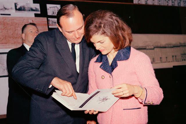 <p>Gibson Moss / Alamy Stock Photo</p> John Warnecke shows Jackie Kennedy his plans to reconstruct Lafayette Square
