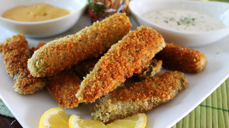 fried pickle spears