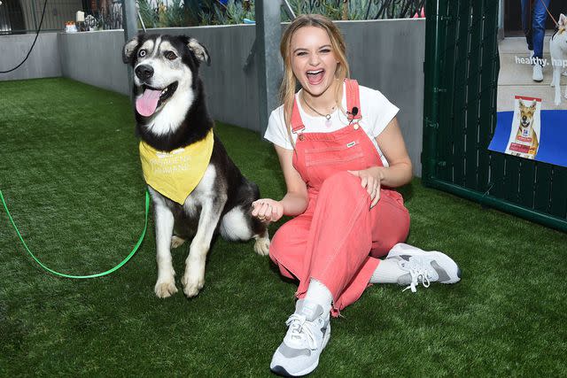 <p>Hill's Pet Nutrition</p> Joey King poses with rescue dog for Hill's Pet Nutrition