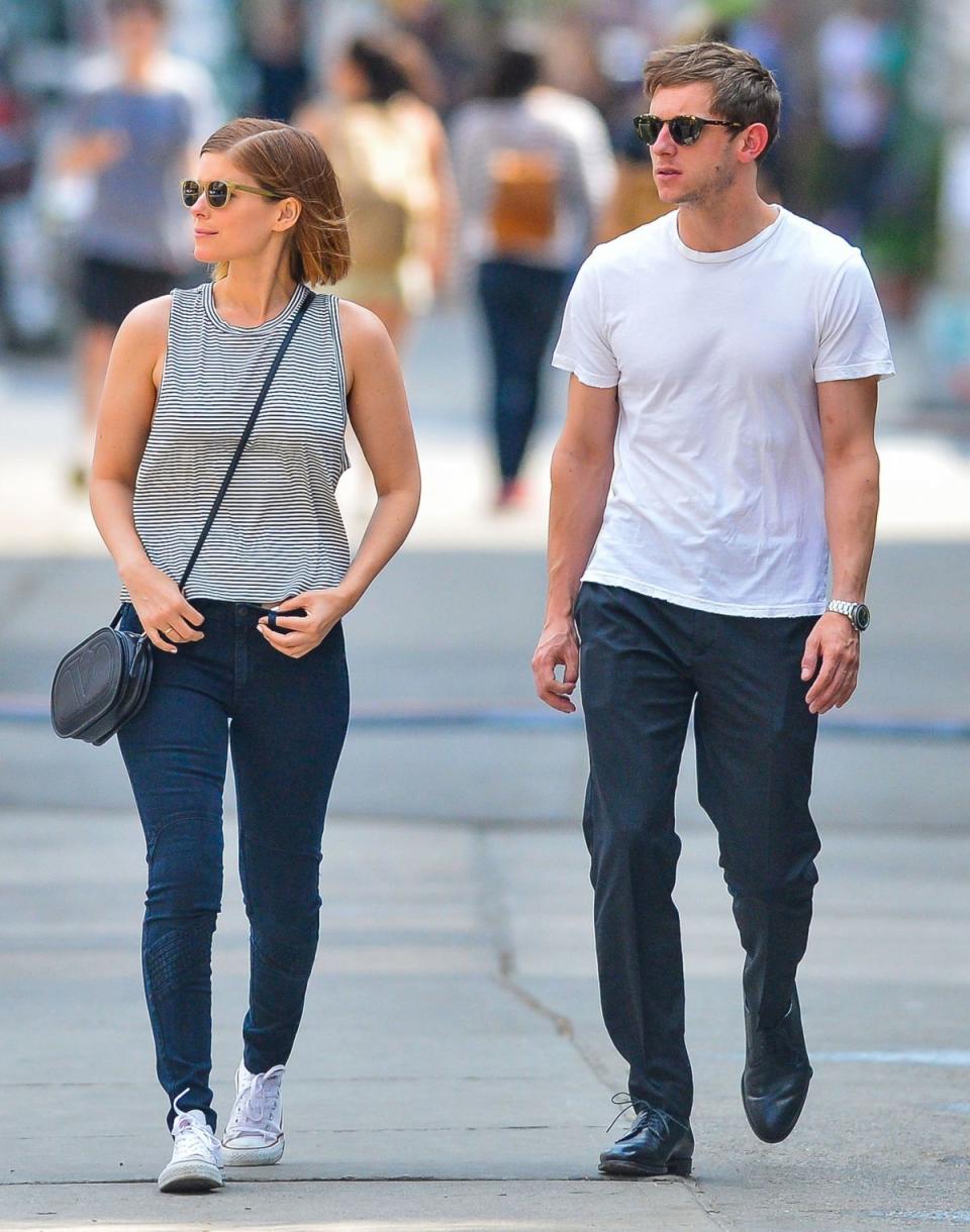 Kate Mara was spotted on May 4, the day of the Met Gala, walking around New York City with her “Fantastic Four” co-star Jamie Bell in a $14.90 tank top from Forever21. That night, she traded the cotton shirt, which sells for less than the cost of two pizza pies (because eight slices are never enough), for a couture Diane Von Furstenberg dress. Talk about high-low!