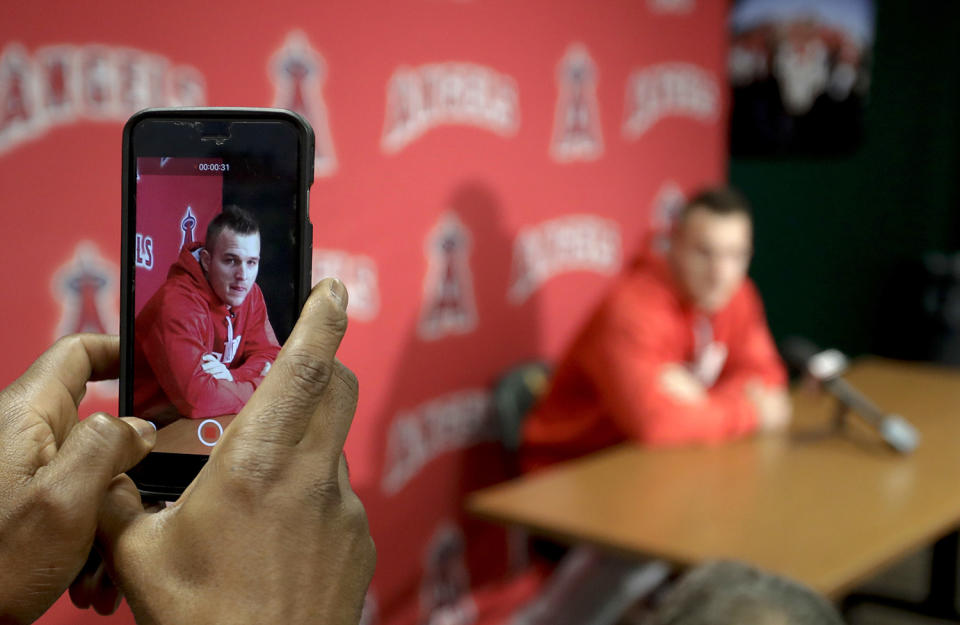 <p>Los Angeles Angels center fielder Mike Trout speaks during a news conference at spring baseball practice in Tempe, Ariz., Feb. 18, 2017. (Photo: Chris Carlson/AP) </p>