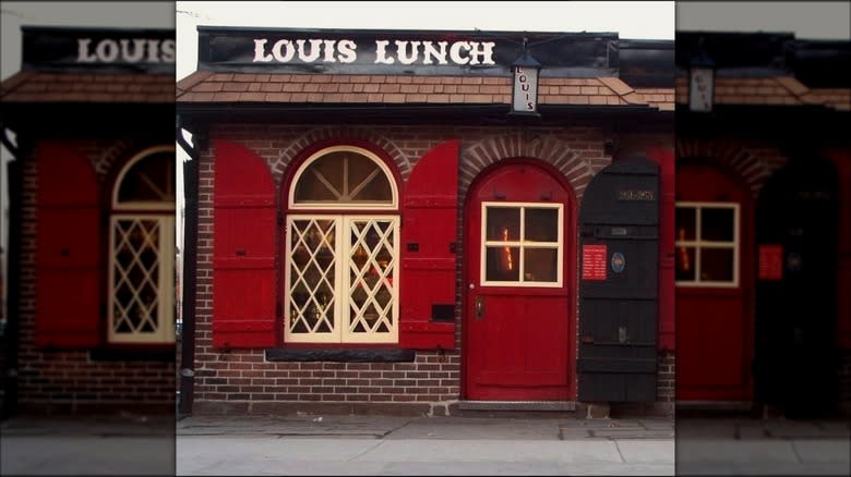 Louis Lunch restaurant New Haven