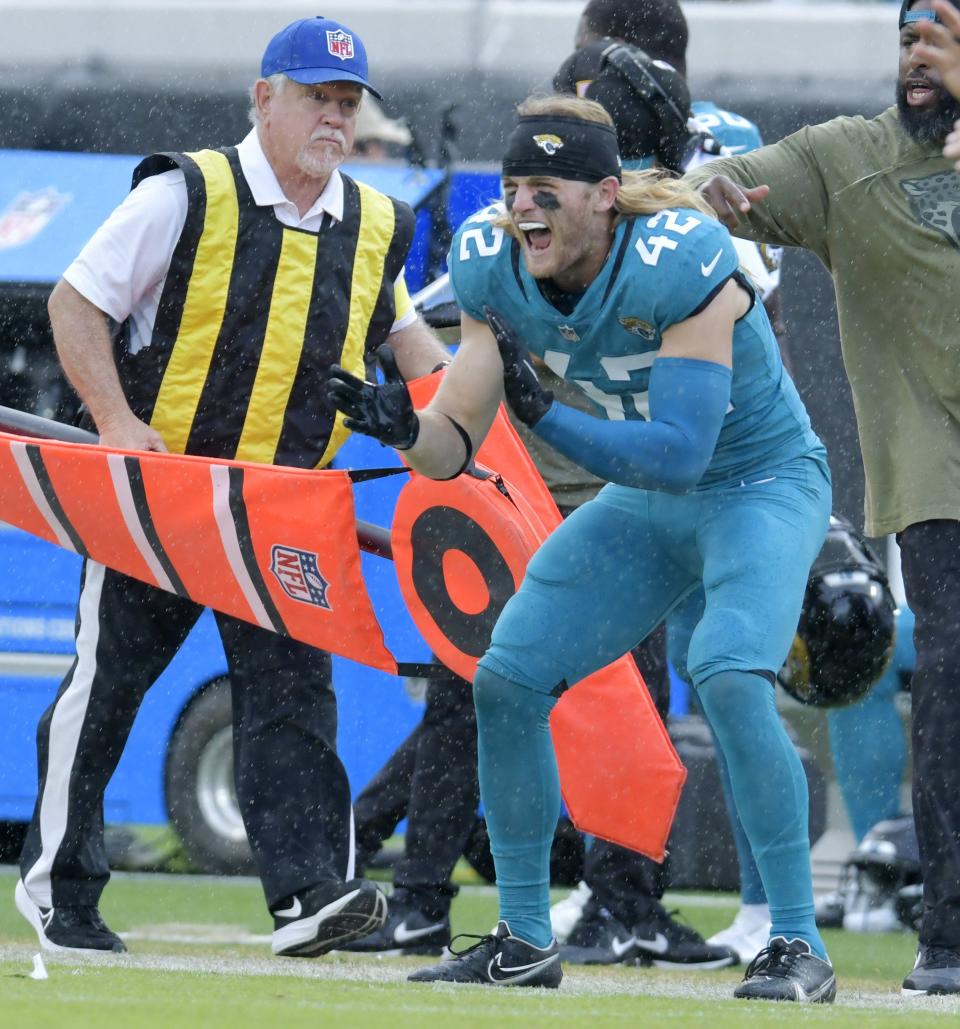 Jaguars safety Andrew Wingard cheers a catch by tight end Dan Arnold during the third quarter of the Jaguars' 27-20 victory over the Las Vegas Raiders on Sunday.