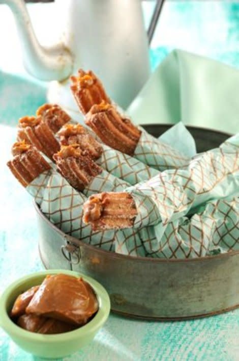 Churros filled with dulce de leche / Yahoo!