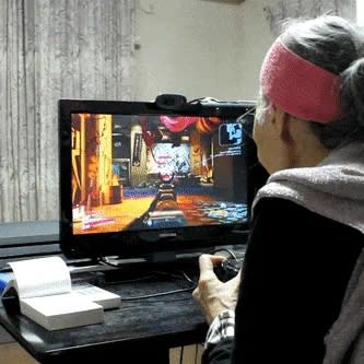 森浜子從1981年時就開始接觸電子遊戲，遊戲經歷近40年。（圖／Gamer Grandma）