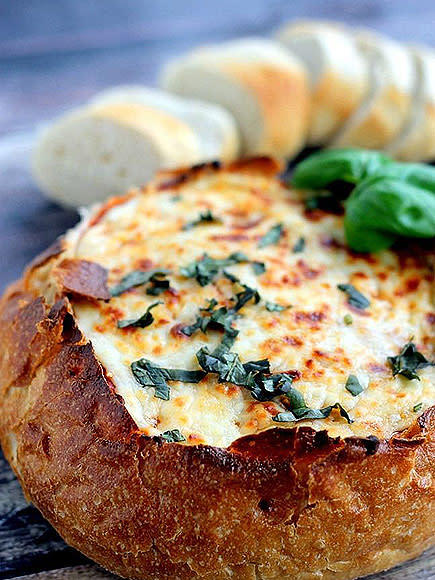 CHEESY PIZZA DIP BREAD BOWL