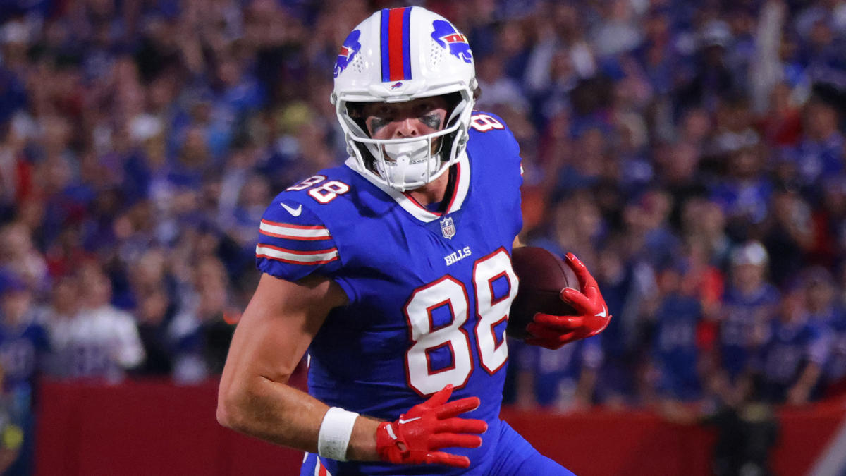 Buffalo Bills tight end Dawson Knox (88) lines up during an NFL football  game against the Green Bay Packers, Sunday, Oct. 30, 2022, in Orchard Park,  N.Y. (AP Photo/Bryan Bennett Stock Photo - Alamy