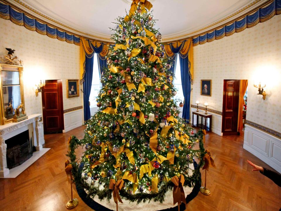 A Christmas tree in the Blue Room in 2009