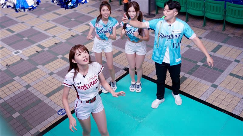Yuri(左起)、潔米、秀秀子打造啦啦隊元宇宙。（圖／MOMO TV 75台提供）