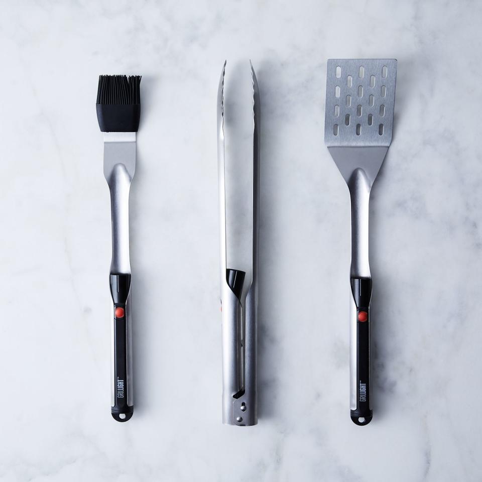 <h1 class="title">Grillight Tools</h1><cite class="credit">Food52</cite>