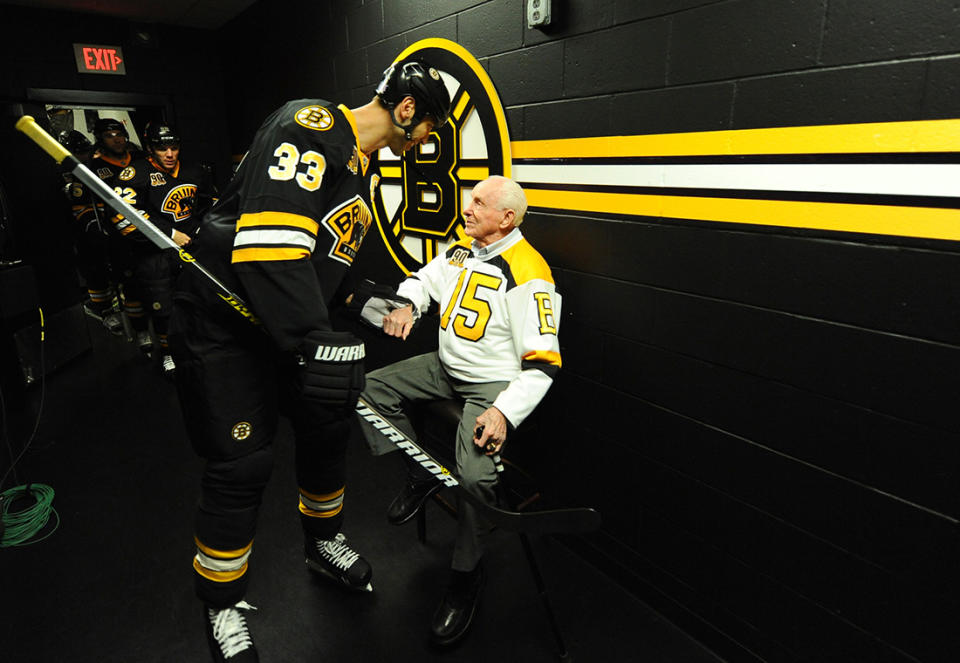 <p>BOSTON, MA – OCTOBER 14: Alumni legend Milt Schmidt and Zdeno Chara #33 of the Boston Bruins shake hands before the game against the Detroit Red Wings at the TD Garden on October 14, 2013 in Boston, Massachusetts. (Photo by Steve Babineau/NHLI via Getty Images) </p>